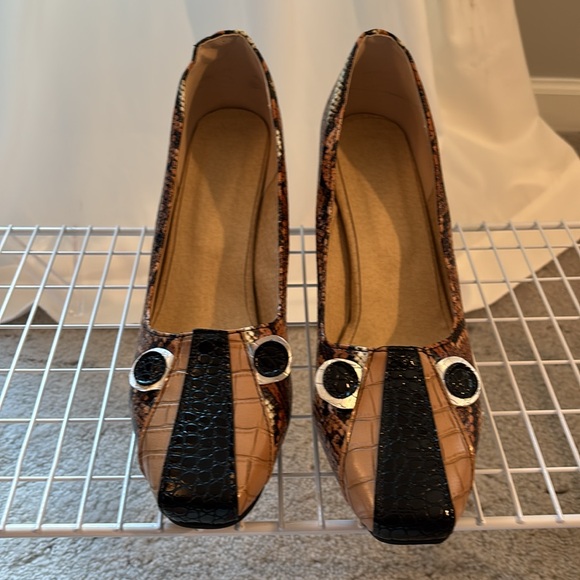 Elegant Snake Print Block Heel Shoes - Picture 2 of 4